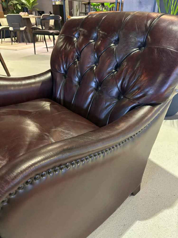 Chesterfield Ledersessel mit Holzbeinen | Modell CALEDONIAN